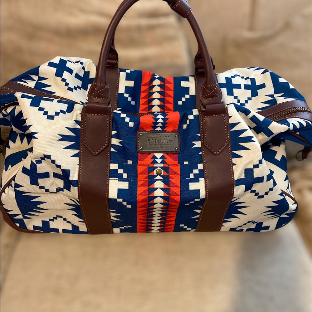Pendleton spider rock rolling duffle bag 🚨SOLD